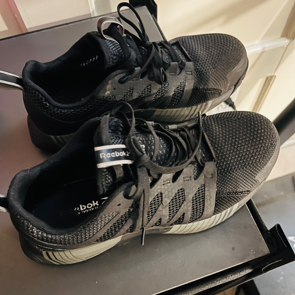 Reebok Black and Gray Women's  toe steel shaft shoes Sneakers - Picture 3 of 4